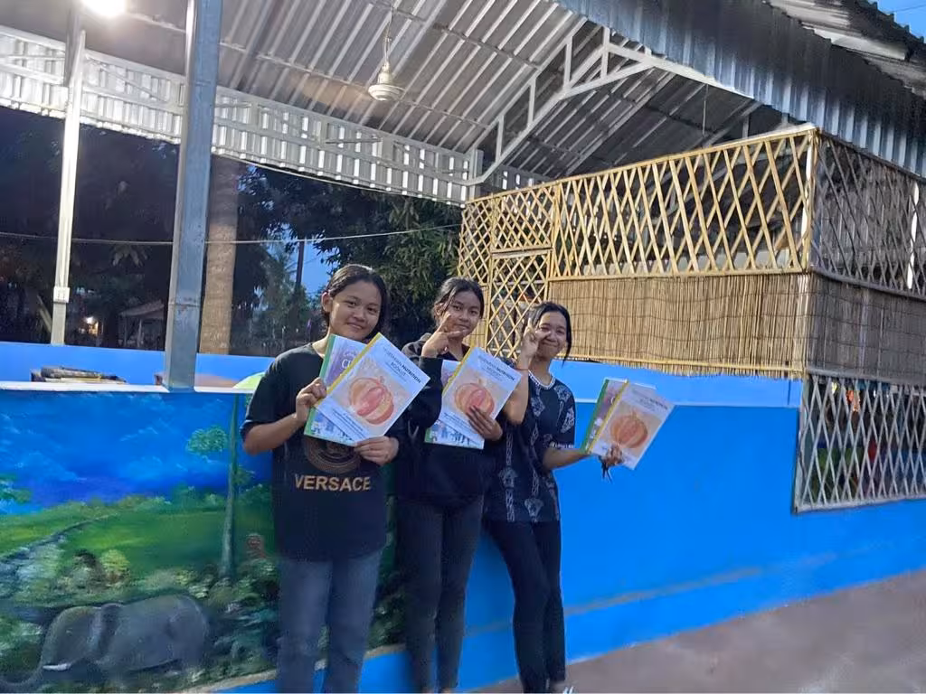 Students receiving books 1